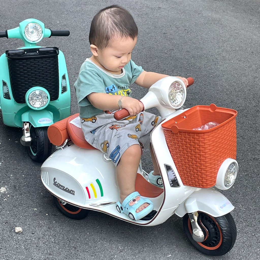 Xe máy điện Vespa trẻ em có giỏ BABY PLAZA W03