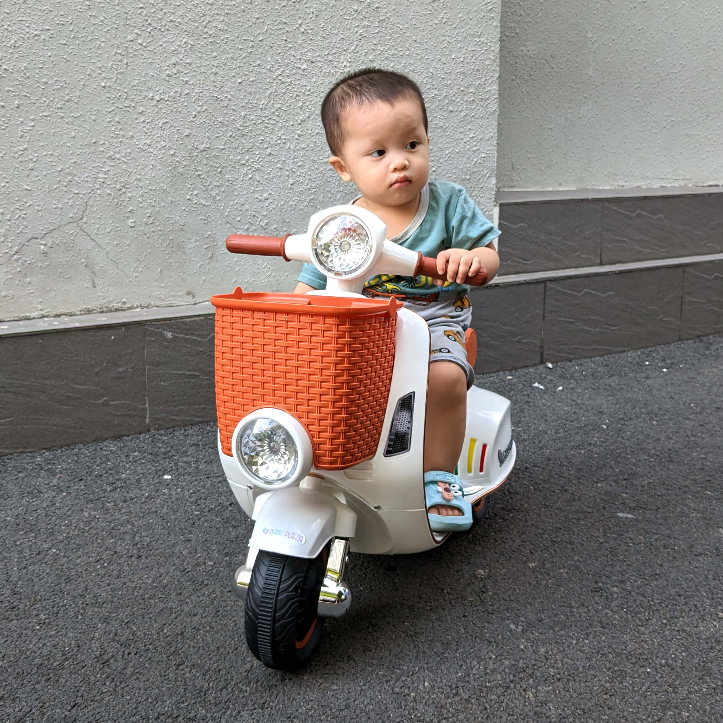 Xe máy điện Vespa trẻ em có giỏ BABY PLAZA W03