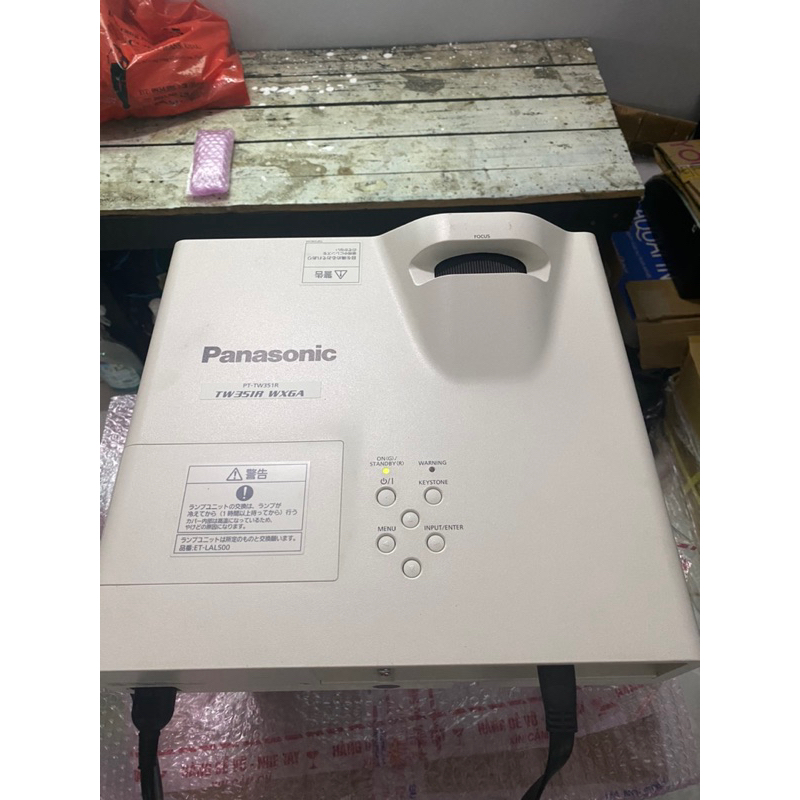Máy chiếu gần chính hãng Panasonic PT-TW351R mới 99%