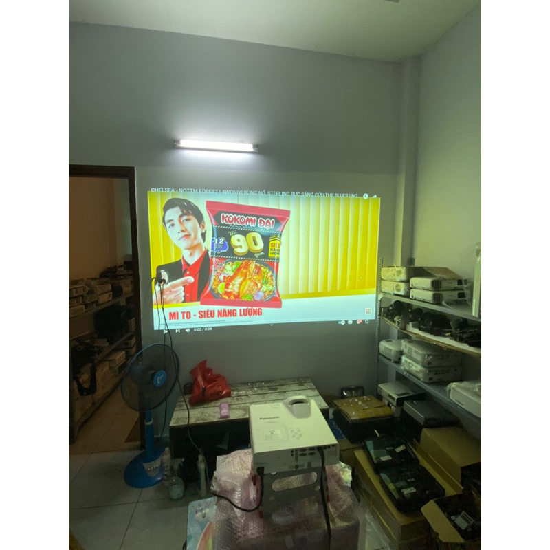 Máy chiếu gần chính hãng Panasonic PT-TW351R mới 99%