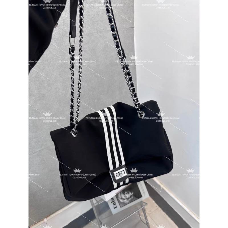 Túi xách nữ sọc trắng khoá xoay có dây đeo size36