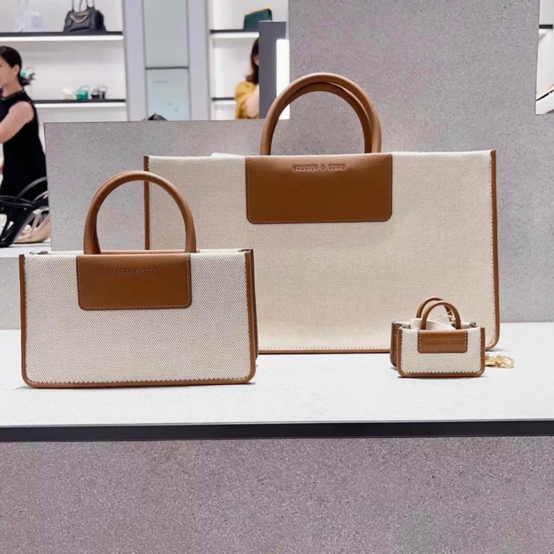 Túi Chaarles mẫu túi mới hè năm 2023