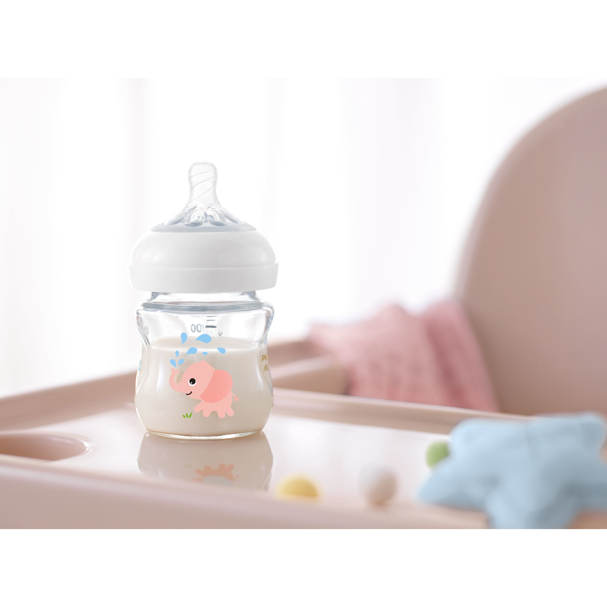 Bình sữa thủy tinh tự nhiên cổ rộng PHILIPS AVENT hình voi con màu hồng 120ml /4oz