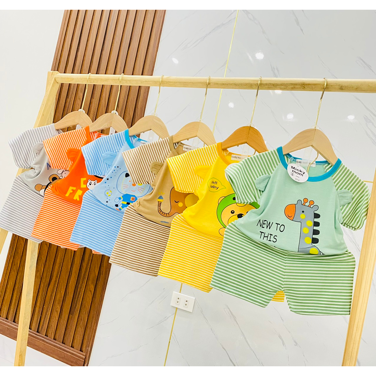 Bộ Cộc Tay MinKy Mom Giáp Lăng Tay Kẻ In Hình Bụng Gắn Tai Quần Kẻ Cho Bé