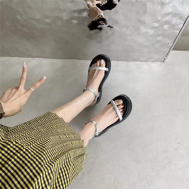 Xăng đan mẫu mới mùa hè nữ đi bên ngoài