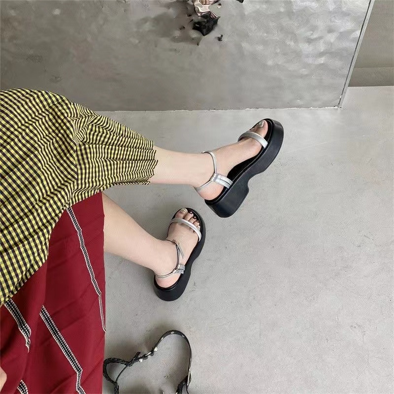 Xăng đan mẫu mới mùa hè nữ đi bên ngoài