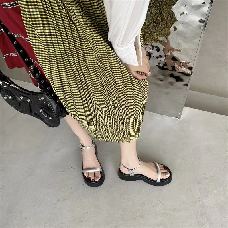 Xăng đan mẫu mới mùa hè nữ đi bên ngoài