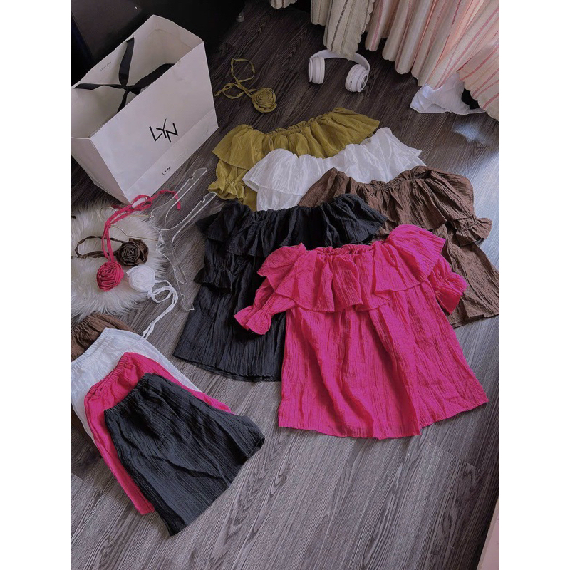 Set Bộ Tơ Nhăn Áo Trễ Vai Rộng + Quần Short Đùi + Hoa