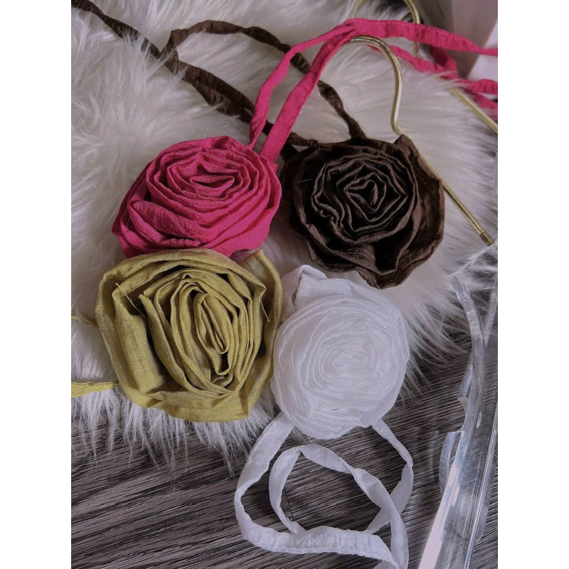 Set Bộ Tơ Nhăn Áo Trễ Vai Rộng + Quần Short Đùi + Hoa