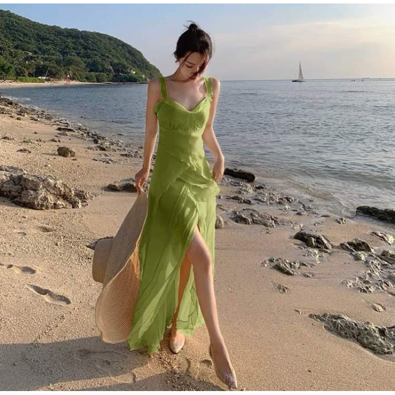 Váy đi biển hai dây bèo dáng xuông màu sắc hot trend 2023