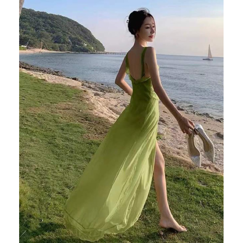 Váy đi biển hai dây bèo dáng xuông màu sắc hot trend 2023