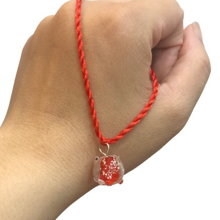 Vòng tay chỉ đỏ mặt lợn phát sáng