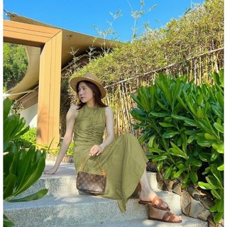 Đầm nhún eo S..N. sang chảnh .