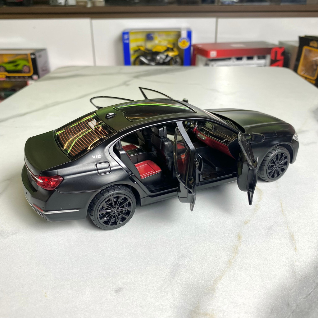 Mô hình xe kim loại BMW 760LI  Tỉ Lệ 1:24 Hãng CHIMEI 3 màu