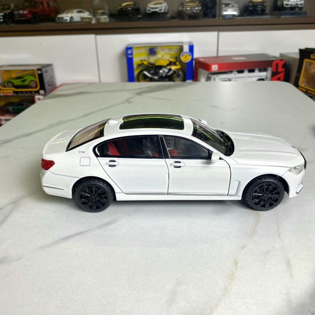 Mô hình xe kim loại BMW 760LI  Tỉ Lệ 1:24 Hãng CHIMEI 3 màu