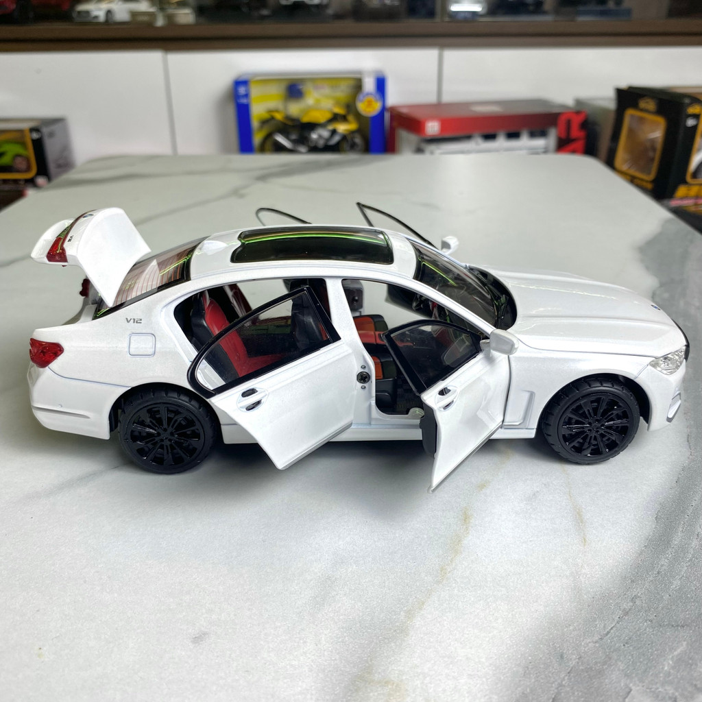 Mô hình xe kim loại BMW 760LI  Tỉ Lệ 1:24 Hãng CHIMEI 3 màu