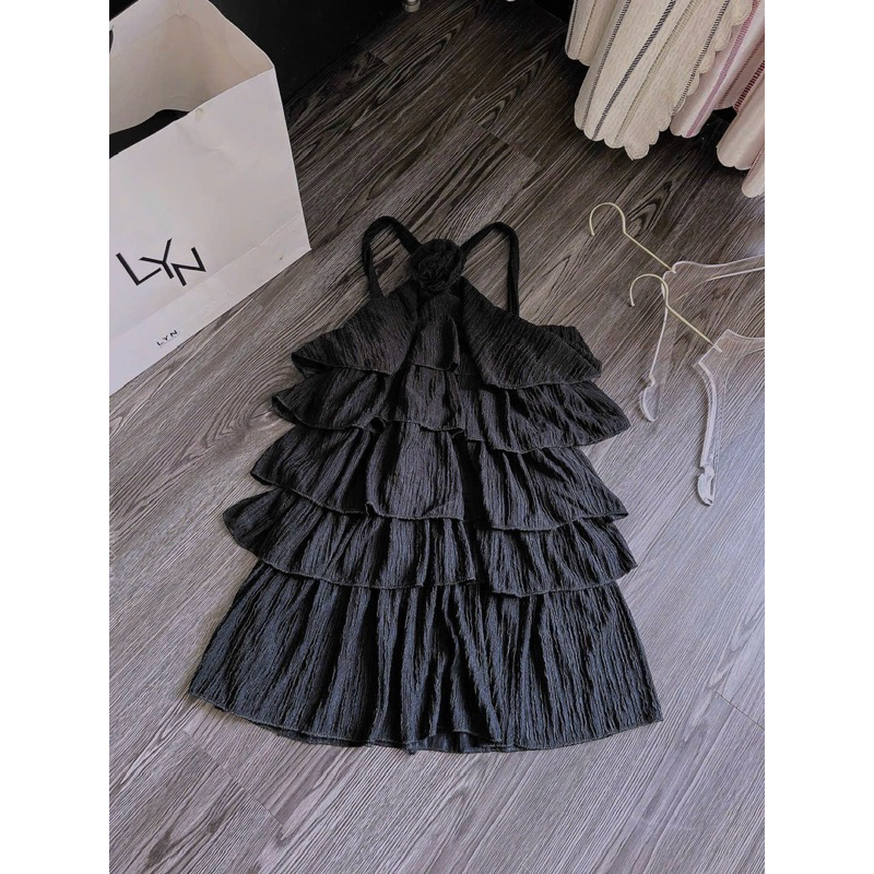 Đầm Yếm Đính Hoa Tầng Chất Sóng Nhún Dáng Xoè Có Lót Váy