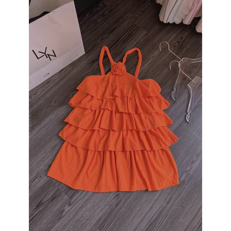 Đầm Yếm Đính Hoa Tầng Chất Sóng Nhún Dáng Xoè Có Lót Váy