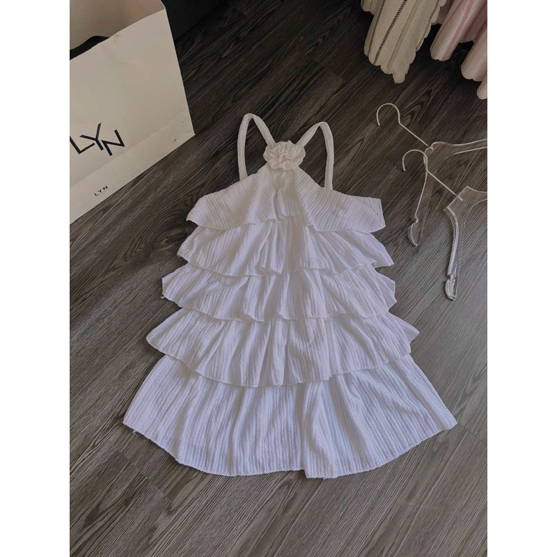 Đầm Yếm Đính Hoa Tầng Chất Sóng Nhún Dáng Xoè Có Lót Váy