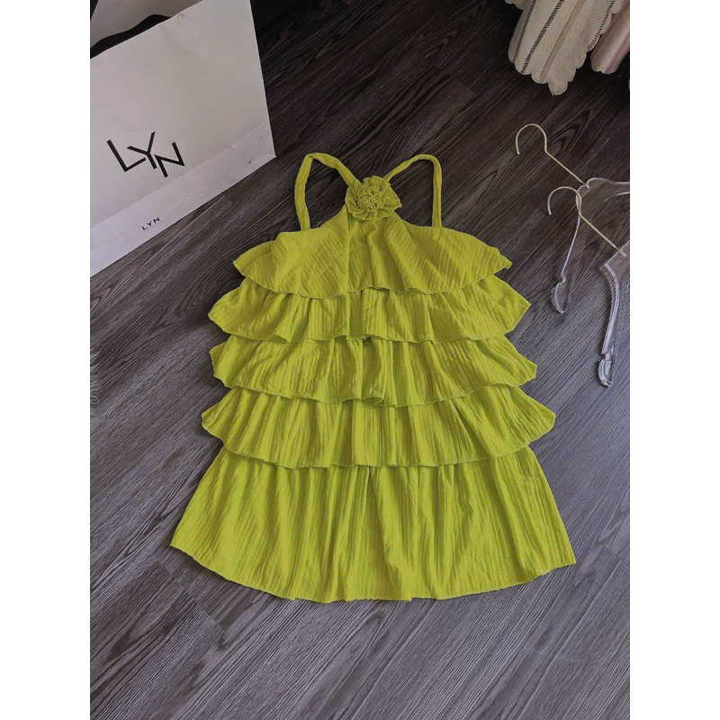 Đầm Yếm Đính Hoa Tầng Chất Sóng Nhún Dáng Xoè Có Lót Váy