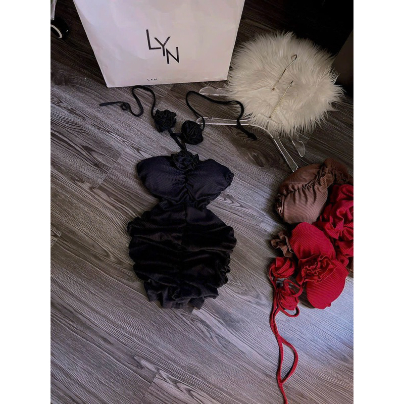 Đầm Ống Đính Hoa Hồng Nhún Thân Cúp Mút Ngực Chất Gân Tăm + Hoa Đeo