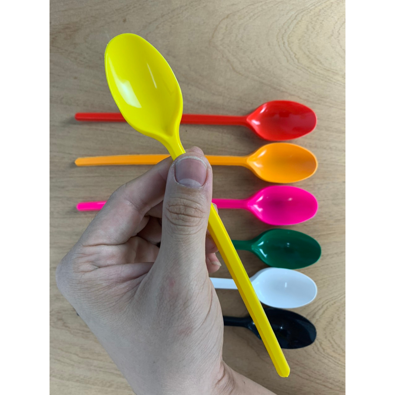 100 muỗng nhựa dài 20cm (200mm) cho ly trà sữa 700, ly 1L, muỗng nhựa trà sữa 20cm màu hồng, đỏ, vàng, lá, đen, trắng.