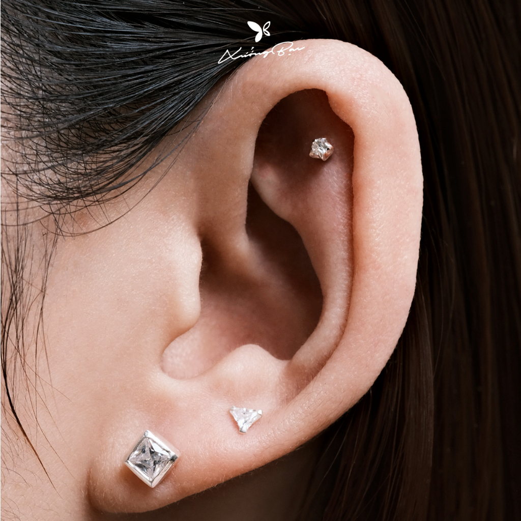Khuyên tai nụ đá họa tiết tam giác Xưởng Bạc, bông tai bạc nam nữ, unisex đeo vị trí Hellix, Tragus, Conch KNDTG.65