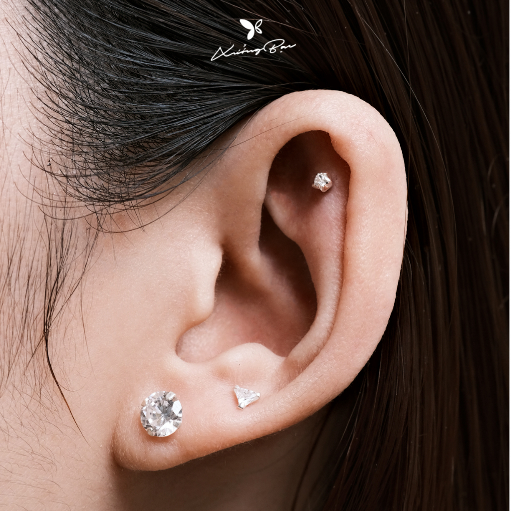 Khuyên tai nụ đá họa tiết tam giác Xưởng Bạc, bông tai bạc nam nữ, unisex đeo vị trí Hellix, Tragus, Conch KNDTG.65
