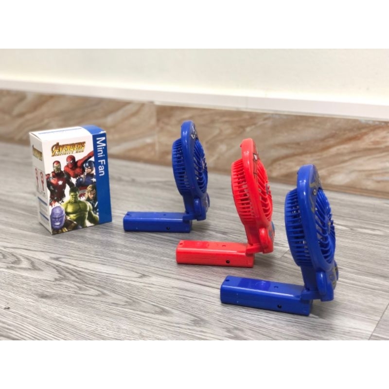 Quạt tích điện siêu nhân cầm tay cho bé