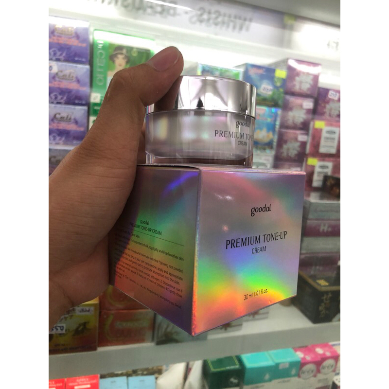 Kem Dưỡng trắng nâng tông da Ốc Sên Goodal Premium Snail Tone Up Cream 30ml