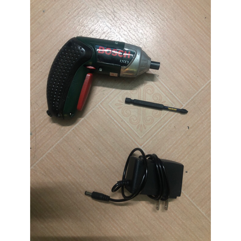 máy vặn vít bocsh nhật bãi ( máy pin sạc 220v )tặng mũi vít mới