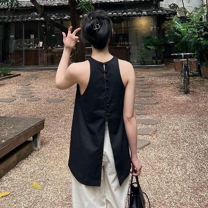 Áo yếm xẻ lưng cúc bọc SLINEN, chất vải Linen bột Premium, form áo suông rộng trẻ trung.