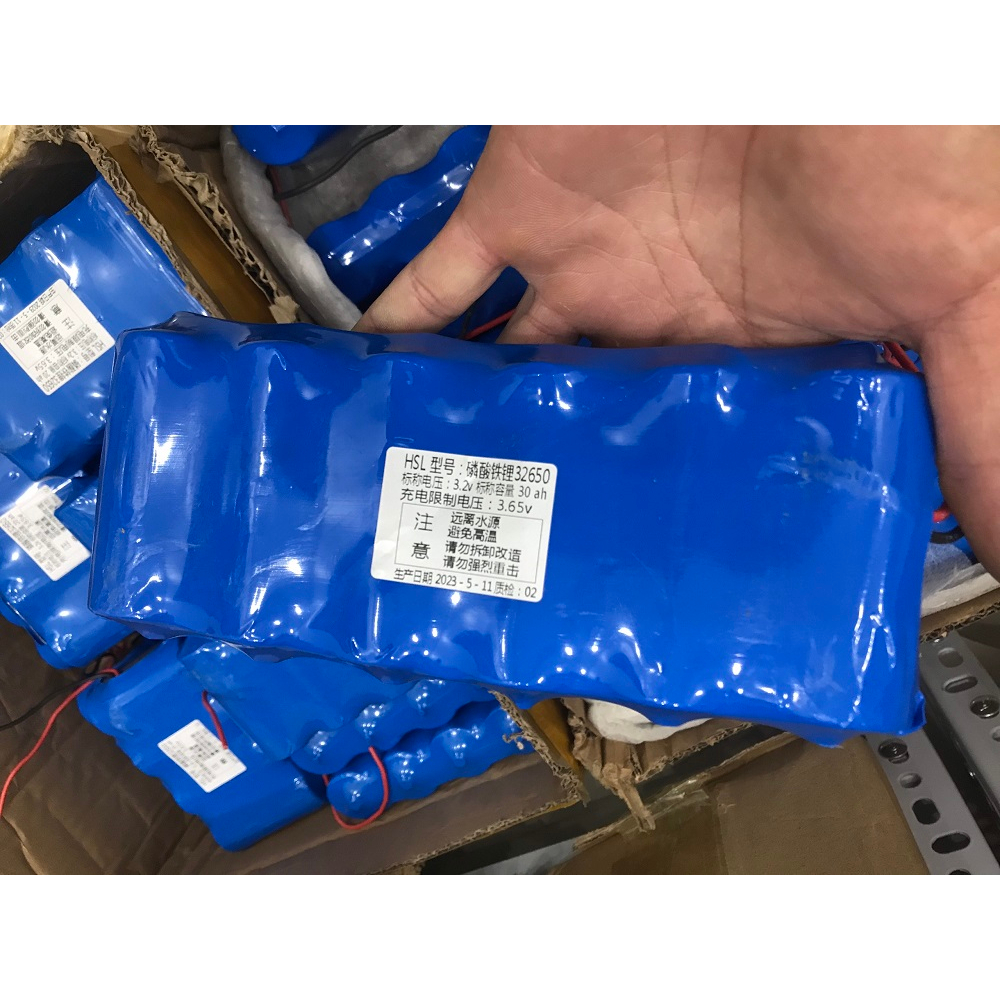 Pin thay thế cho đèn NLMT 32650 3,2V