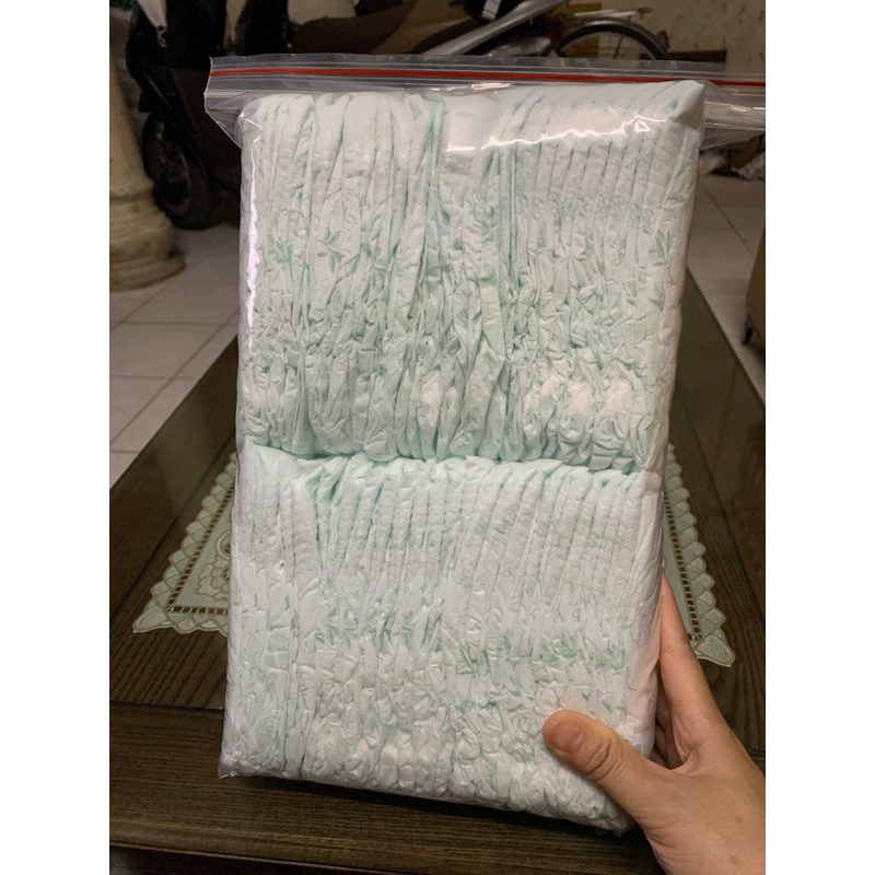 Tã dán sơ sinh Huggies Tràm Trà cho bé từ 3-5kg 100 chiếc