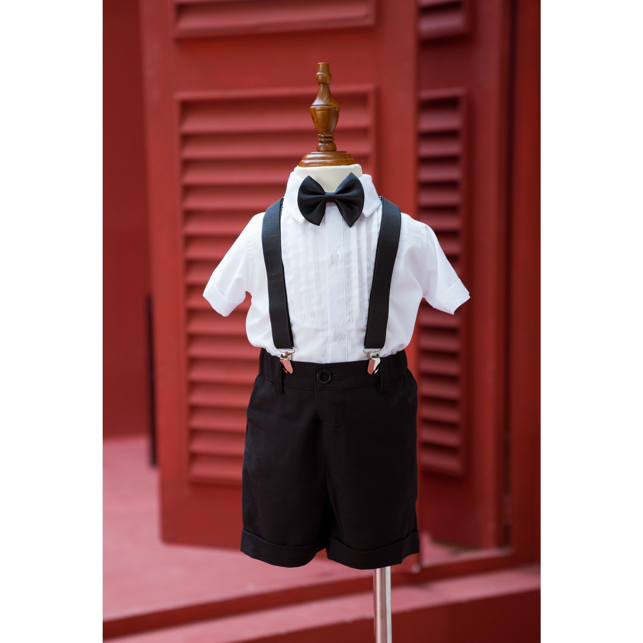 SET YẾM ĐEN SƠ MI TRẮNG NGỰC XẾP LY CHO CÔNG TỬ NHÍ