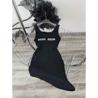 Đầm body midi đen 2 dây chữ miu miu