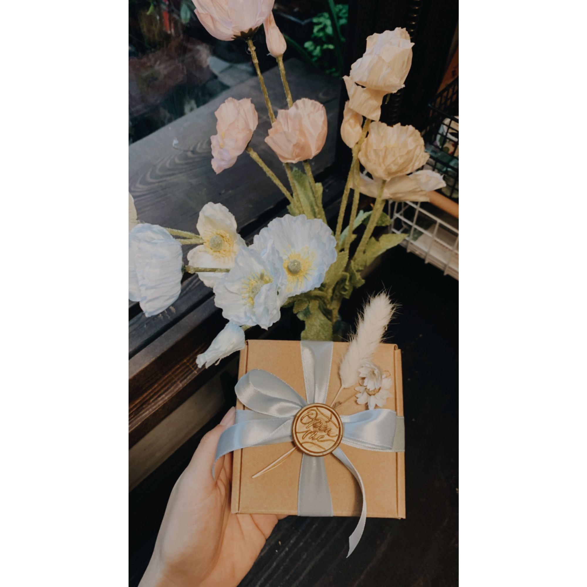 HỘP QUÀ TẶNG - bao gồm ruy băng,con dấu và hoa khô