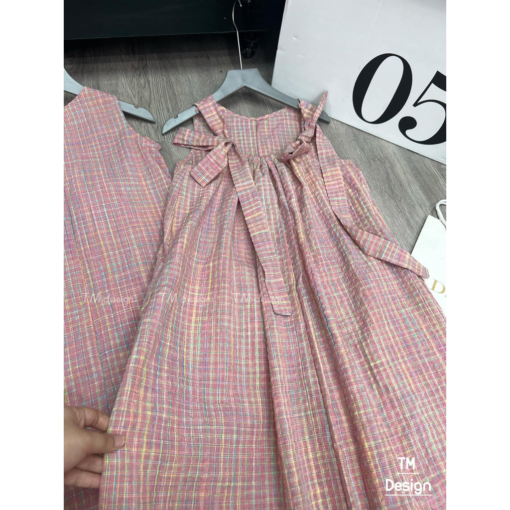 Váy kẻ hồng dáng rộng buộc dây xinh xinh
