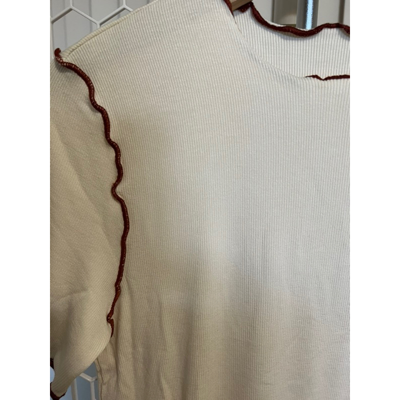 Áo thun ngắn dễ thương.