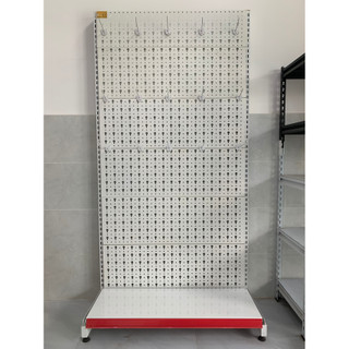 Kệ siêu thị tôn đục lỗ đơn gắn móc treo cao 1m2 tặng kèm 15 móc treo