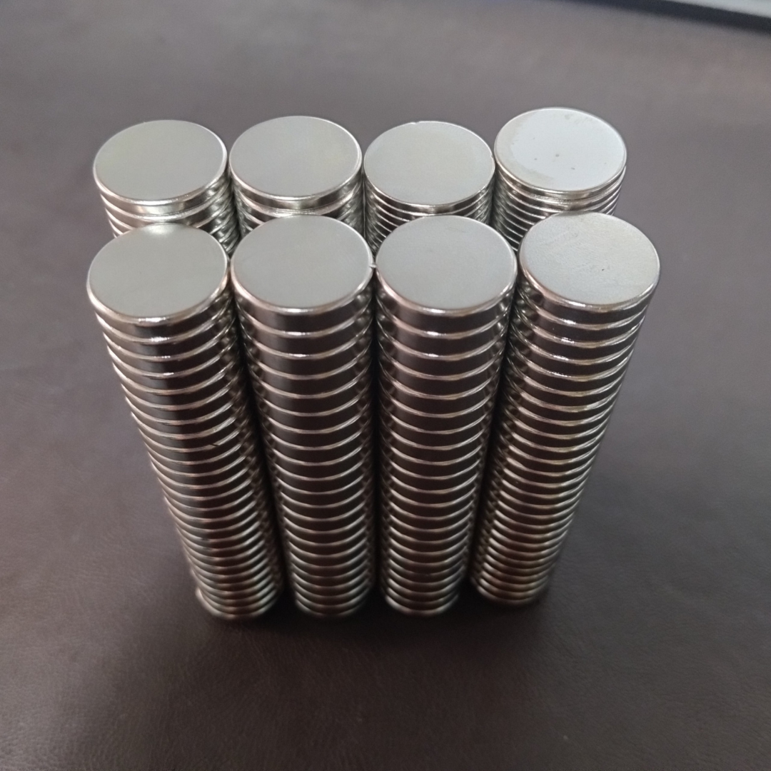 Nam châm tròn đường kính 20mm nhiều kích thước 20x2mm,20x3mm,20x4mm,20x5mm nam châm lực hút mạnh
