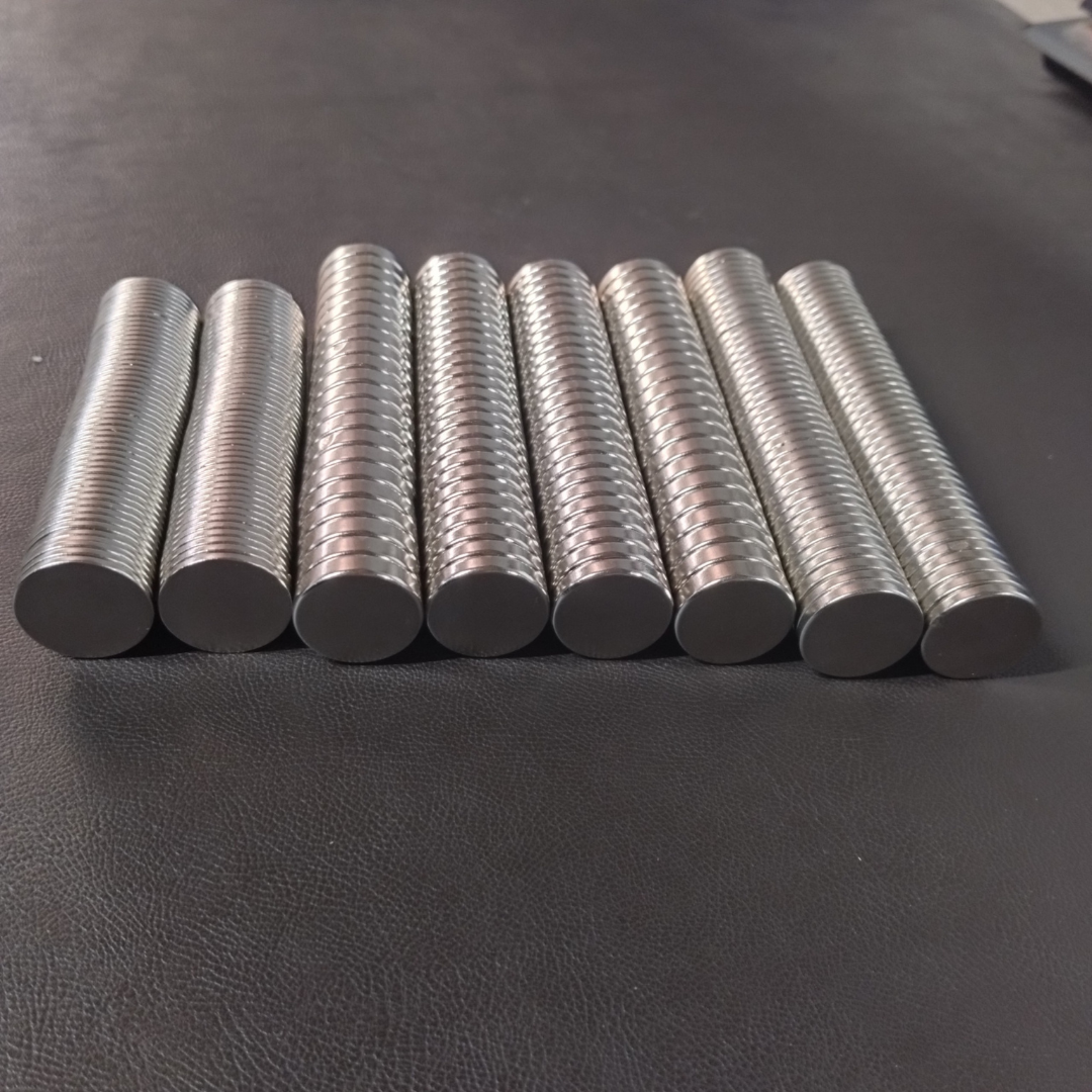 Nam châm tròn đường kính 20mm nhiều kích thước 20x2mm,20x3mm,20x4mm,20x5mm nam châm lực hút mạnh