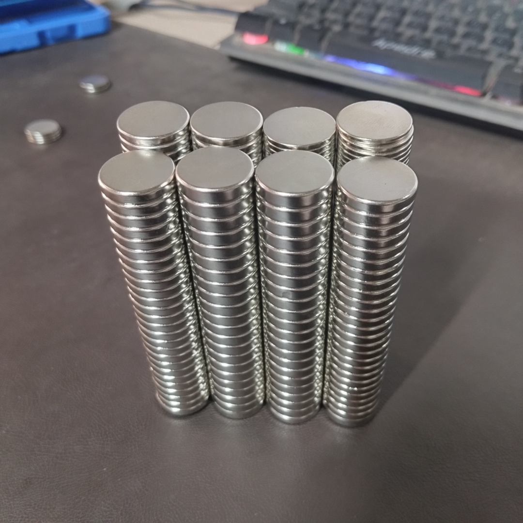 Nam châm tròn đường kính 20mm nhiều kích thước 20x2mm,20x3mm,20x4mm,20x5mm nam châm lực hút mạnh