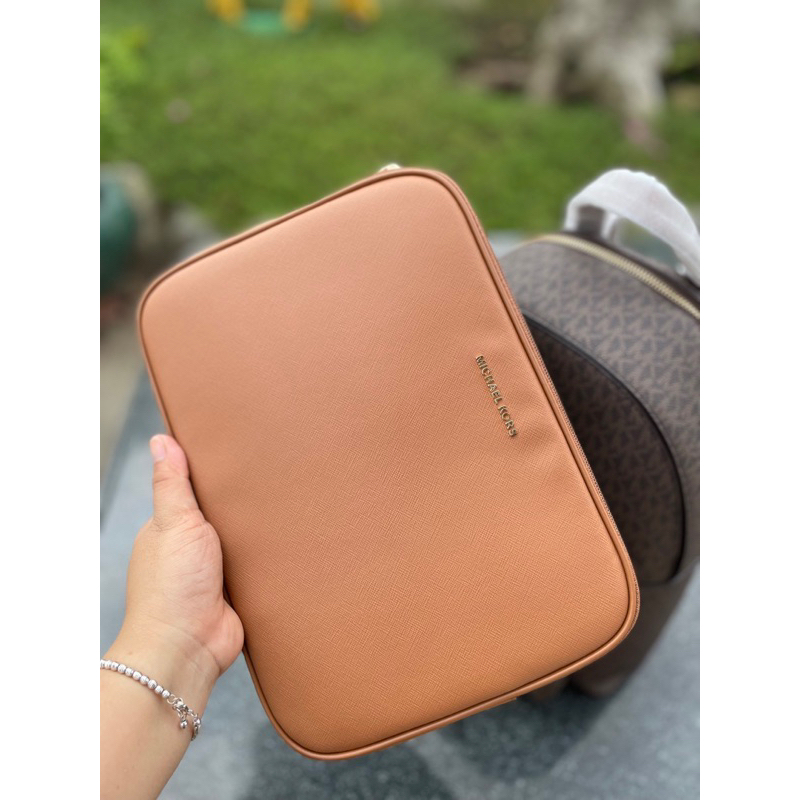Ví để Ipad Michael Kors