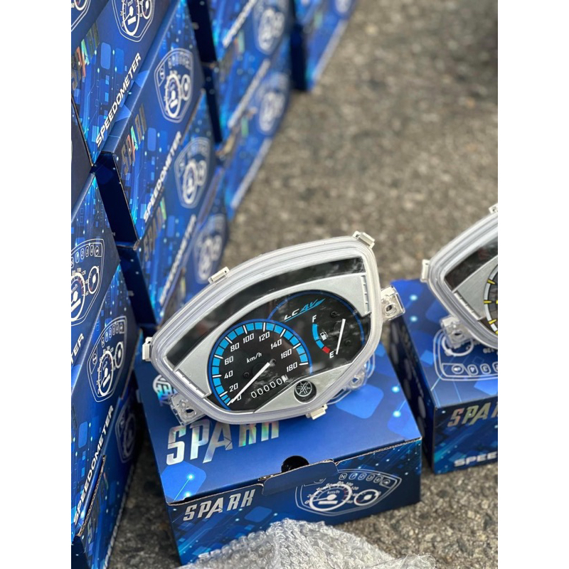 Đồng hồ Spark Sirius và Ex 2010 gắn như rin