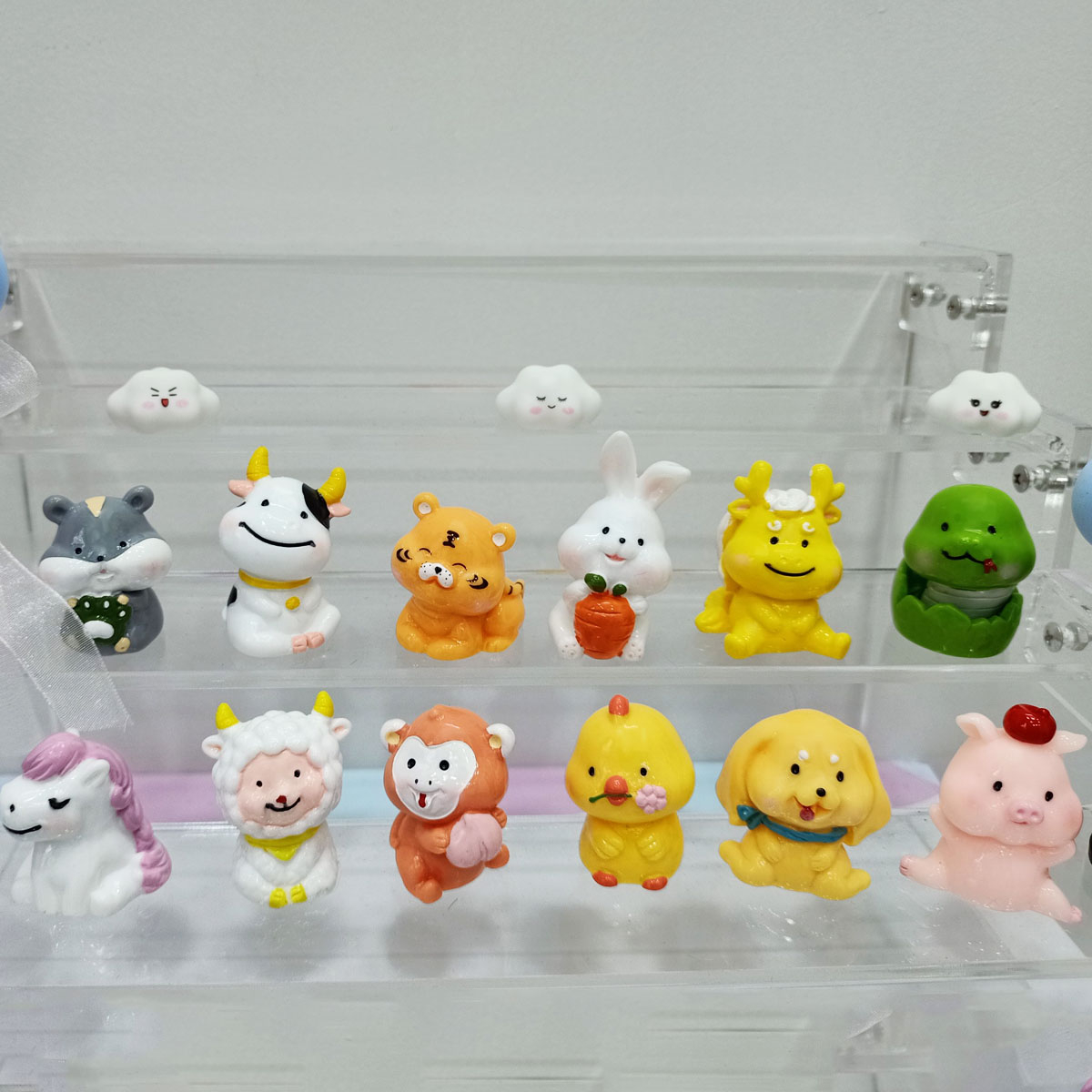 Phụ kiện trang trí tiểu cảnh terrarium mô hình 12 con giáp decor sen đá, chậu cây, bàn học, trang trí bánh kem