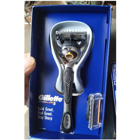 Dao cạo râu 5 lưỡi Gillette Proglide5 với lưỡi gel bôi trơn tăng cường giúp cạo sạch sâu, làm mát da