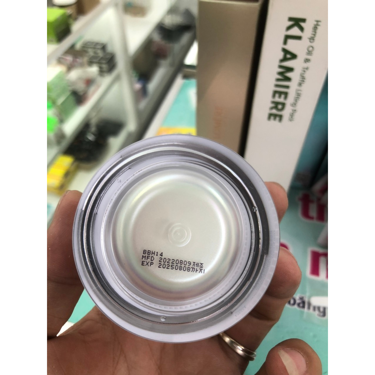 Kem ốc sên dưỡng trắng da Goodal Premium Snail Tone Up Cream - 30g