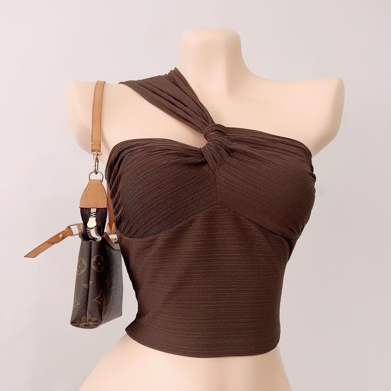 Áo THUN Croptop  Thiết Kế Lệch Vai Phong Cách Quyến Rũ 2 MÀU L375875