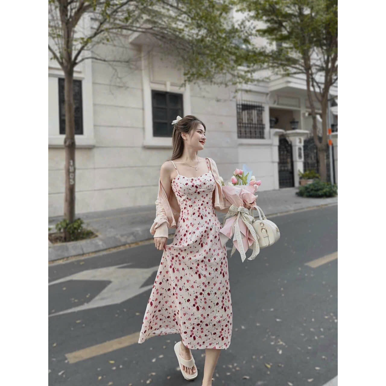 ĐẦM XÒE HAI DÂY CÓ MÚT VÀ ÁO KHOÁC